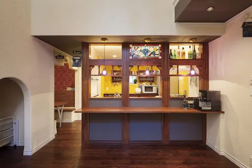 パリ・モンマルトルのカフェ・ギャラリーみたいな家