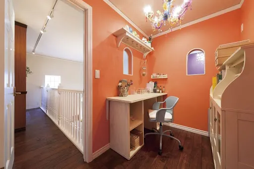 パリ・モンマルトルのカフェ・ギャラリーみたいな家