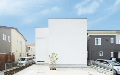 真っ白でシンプルな箱型の家 埼玉 千葉 東京の南欧風注文住宅 Hascasa ハスカーサ