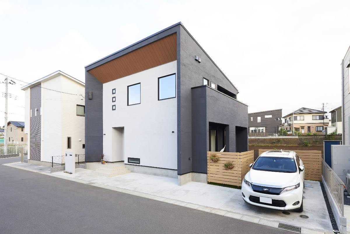 目指したのは「街のシンボル」　シンプル過ぎないシンプルモダン住宅