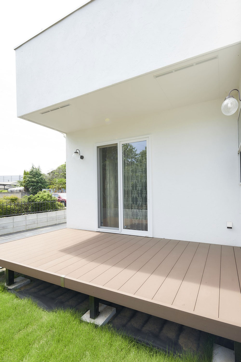 シックなインテリア×白い南欧風の家