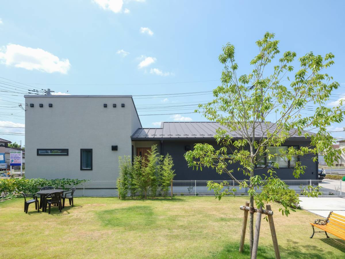 シンプルに暮らすモダンな平屋
