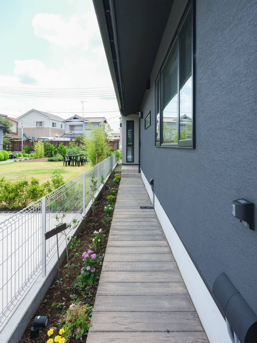 シンプルに暮らすモダンな平屋