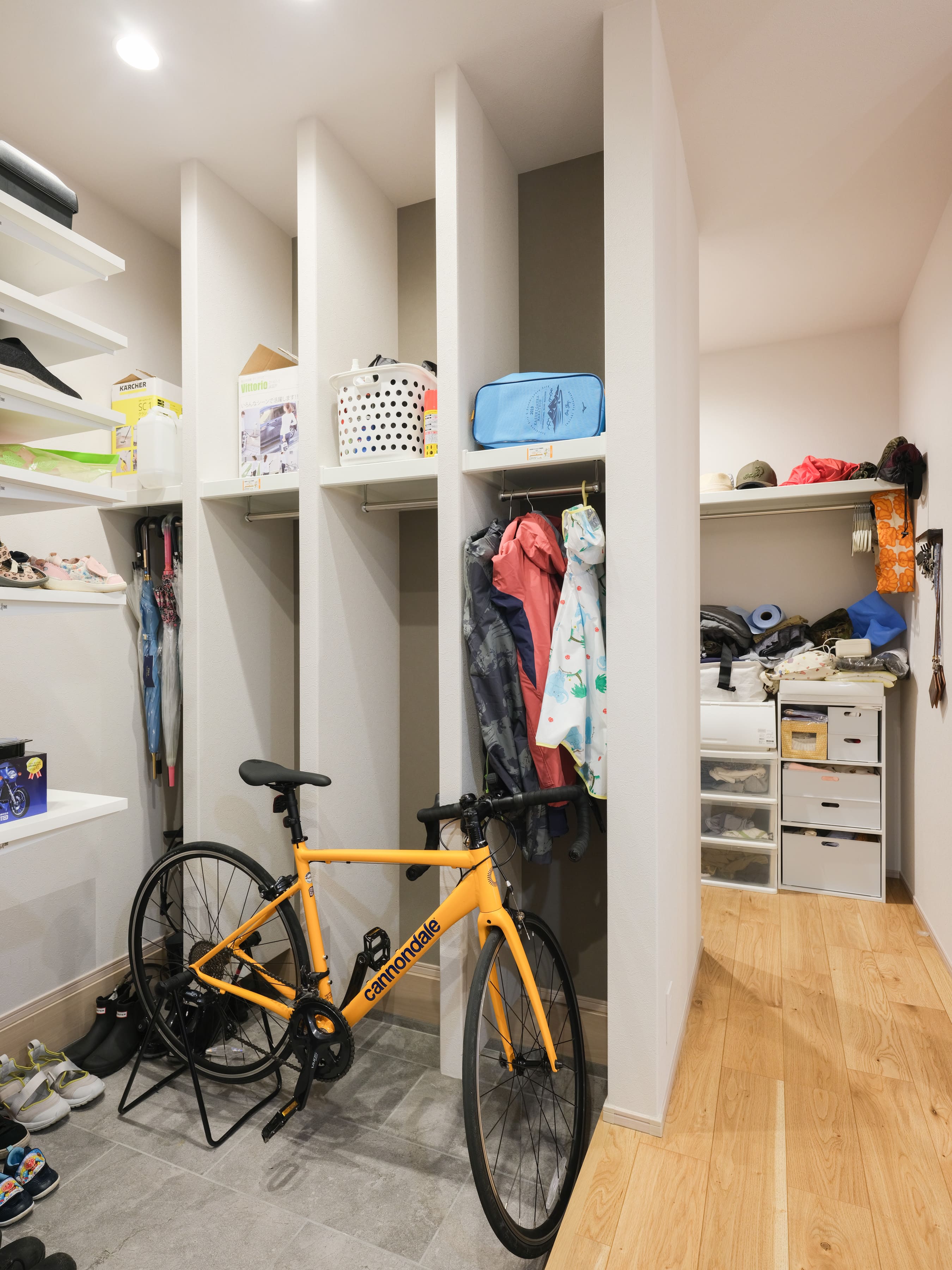 光と吹き抜けの都市型デザイン住宅