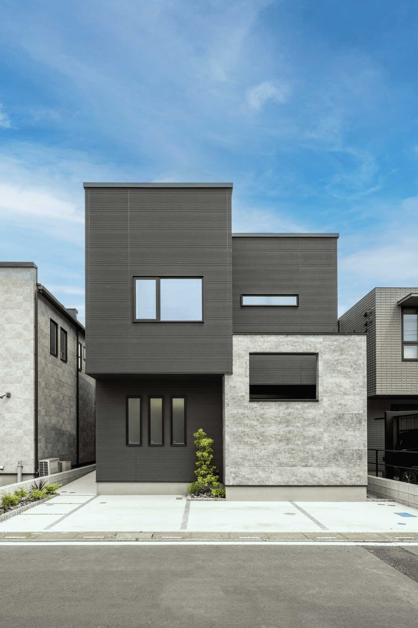 内に拓く贅沢。プライベートテラスと繋がる、家族が心地よいデザイン空間