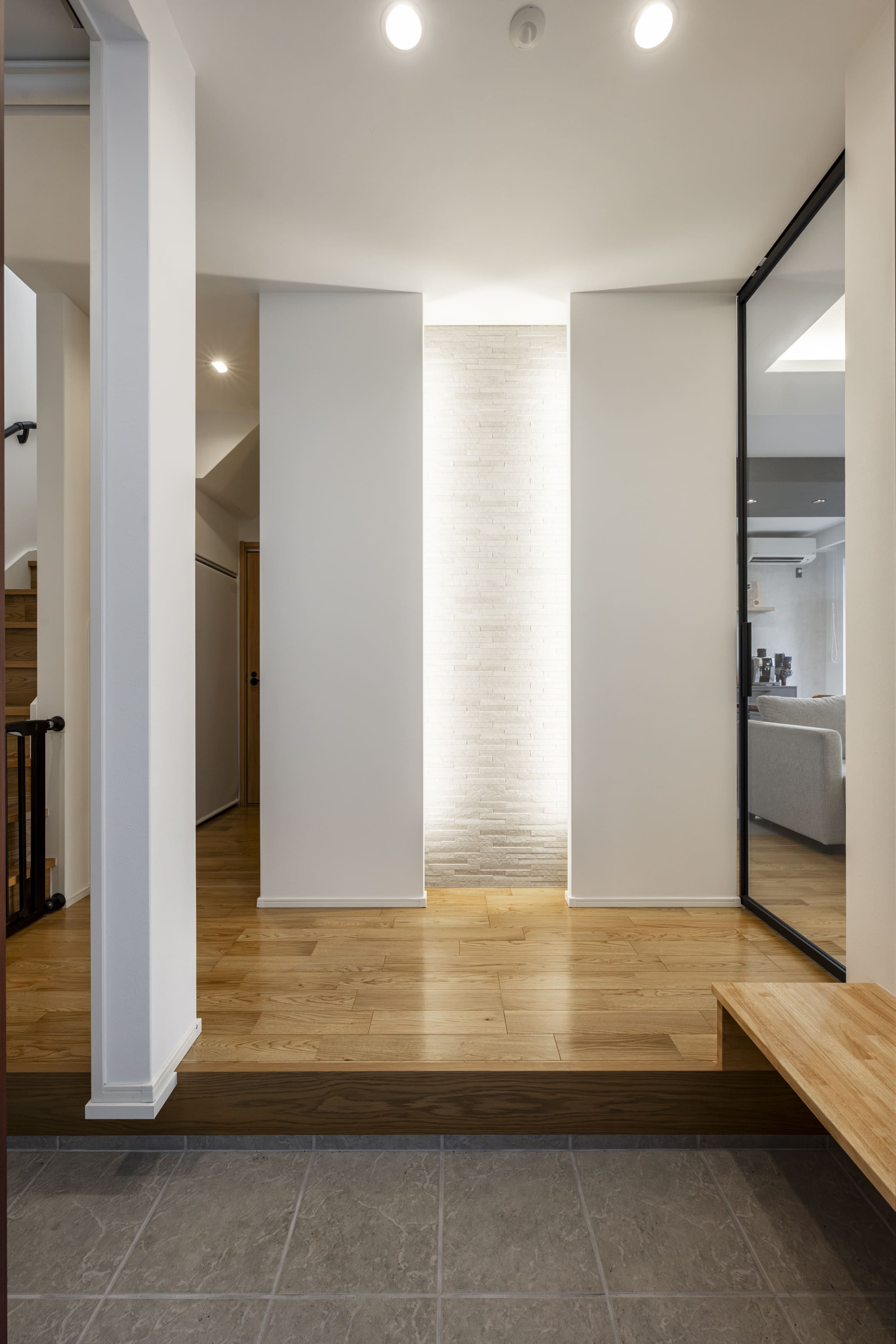 内に拓く贅沢。プライベートテラスと繋がる、家族が心地よいデザイン空間