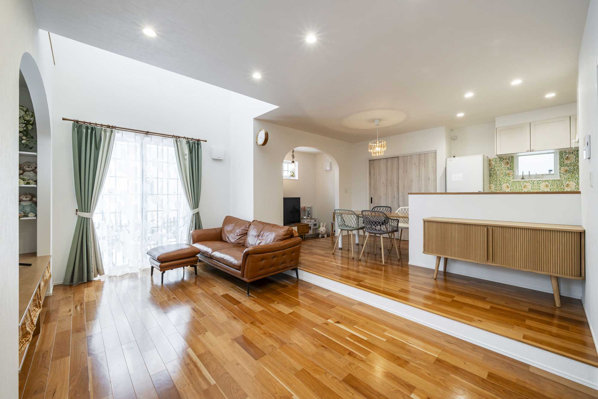 雪景色に映える南欧プロヴァンス風の家