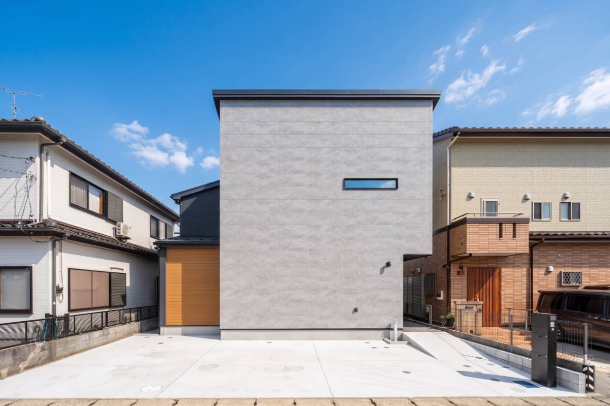 光あふれる吹き抜けのナチュラルモダン住宅