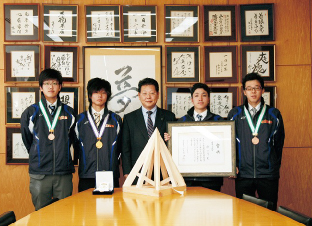 社員大工が「技能五輪」で7年連続入賞、「技能グランプリ」でも銀賞受賞