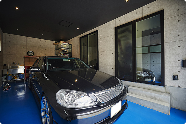 ブルーガレージハウス