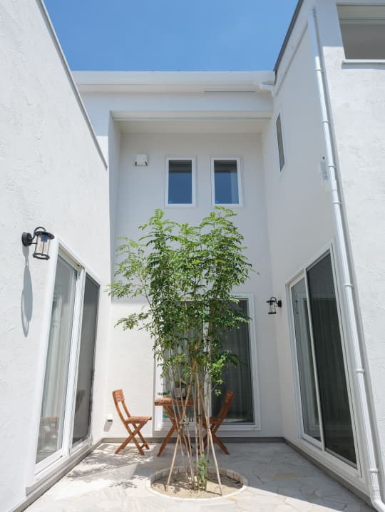 なめらかな箱型のイエ