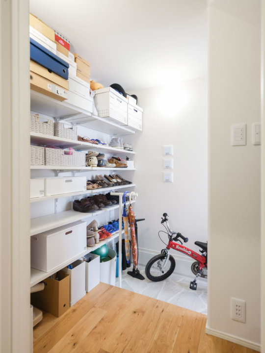 なめらかな箱型のイエ